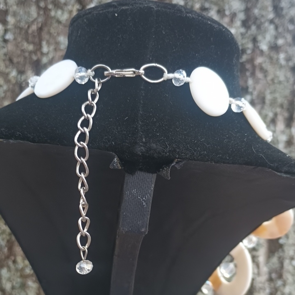 Vintage Mother Of Pearl Necklace - Picture 4 of 5